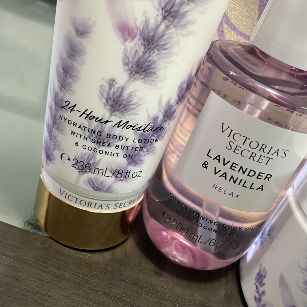 Victoria Secret Gift Set - Picture 3 of 9